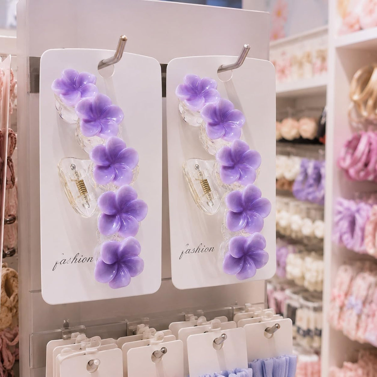 Transparent plastic hair clips with an attractive flower design for secure everyday hair styling and coordinating women's accessories for girls and women with high efficiency and distinctive elegance, one piece (purple)