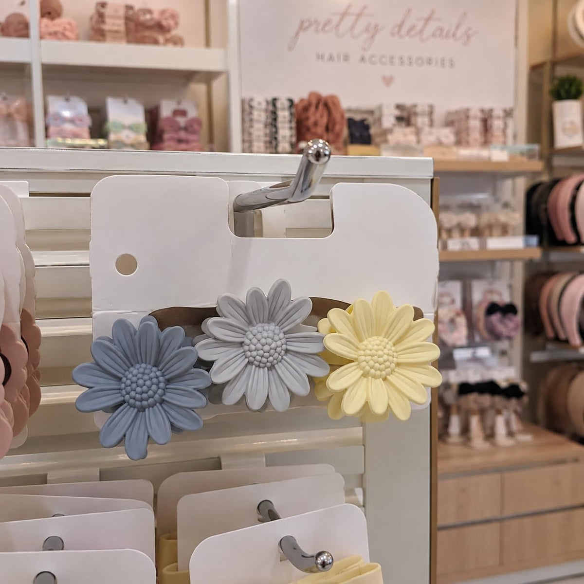 Flower-shaped plastic hair clips, 3 pieces - Cute and safe hair accessories for children and women, gray, blue, and yellow colors from First Choice