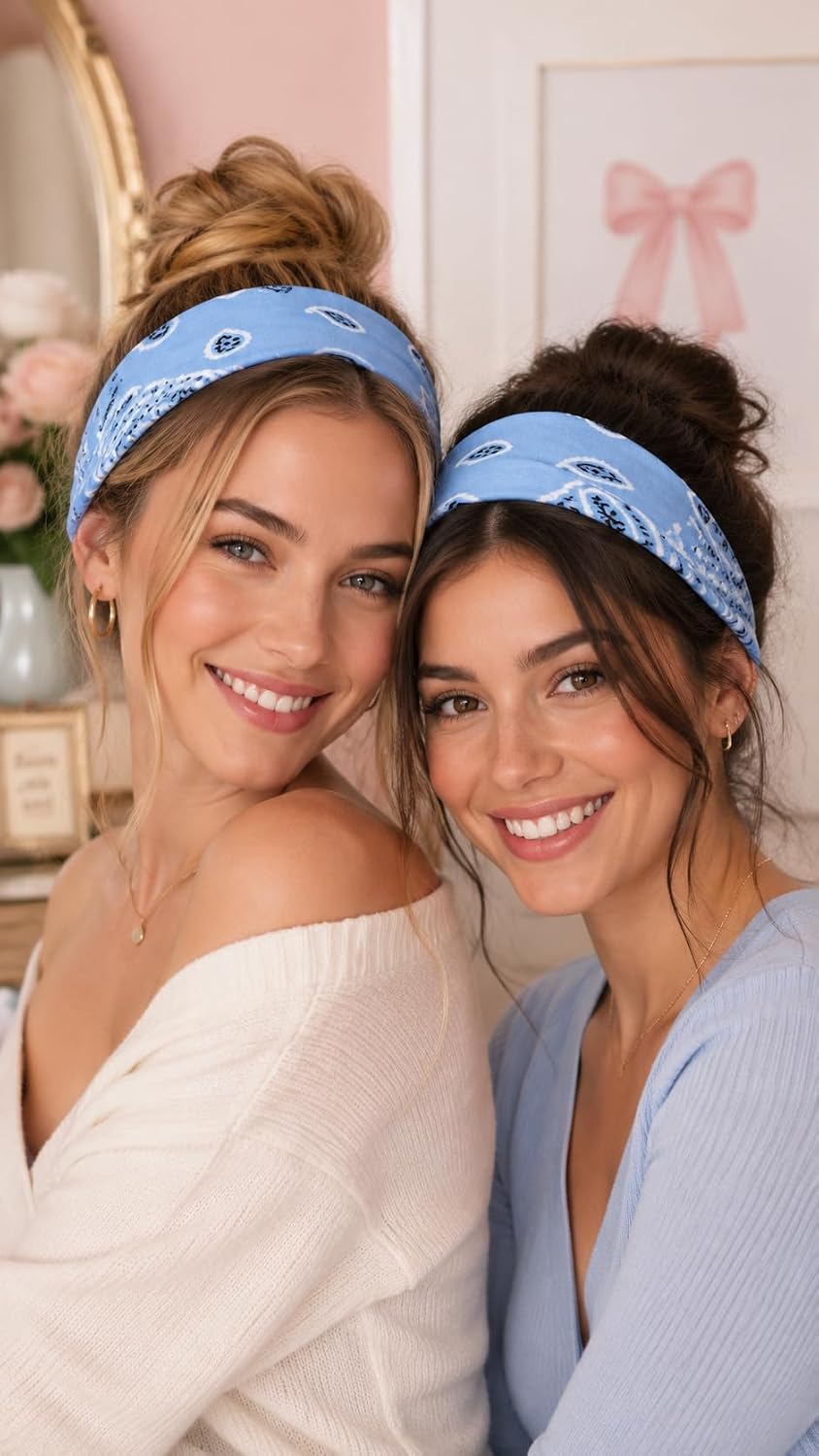 Women's hair bandana with a vintage design and elegant paisley print, a flexible and comfortable hair tie for everyday use, a soft hair accessory that is perfect for staying in place and adding style in light blue.
